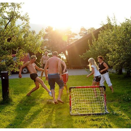 Mikkelparken Ferietun Hotel Kinsarvik Luaran gambar