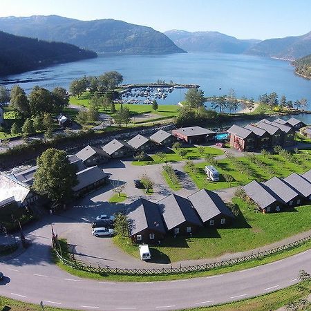 Mikkelparken Ferietun Hotel Kinsarvik Luaran gambar