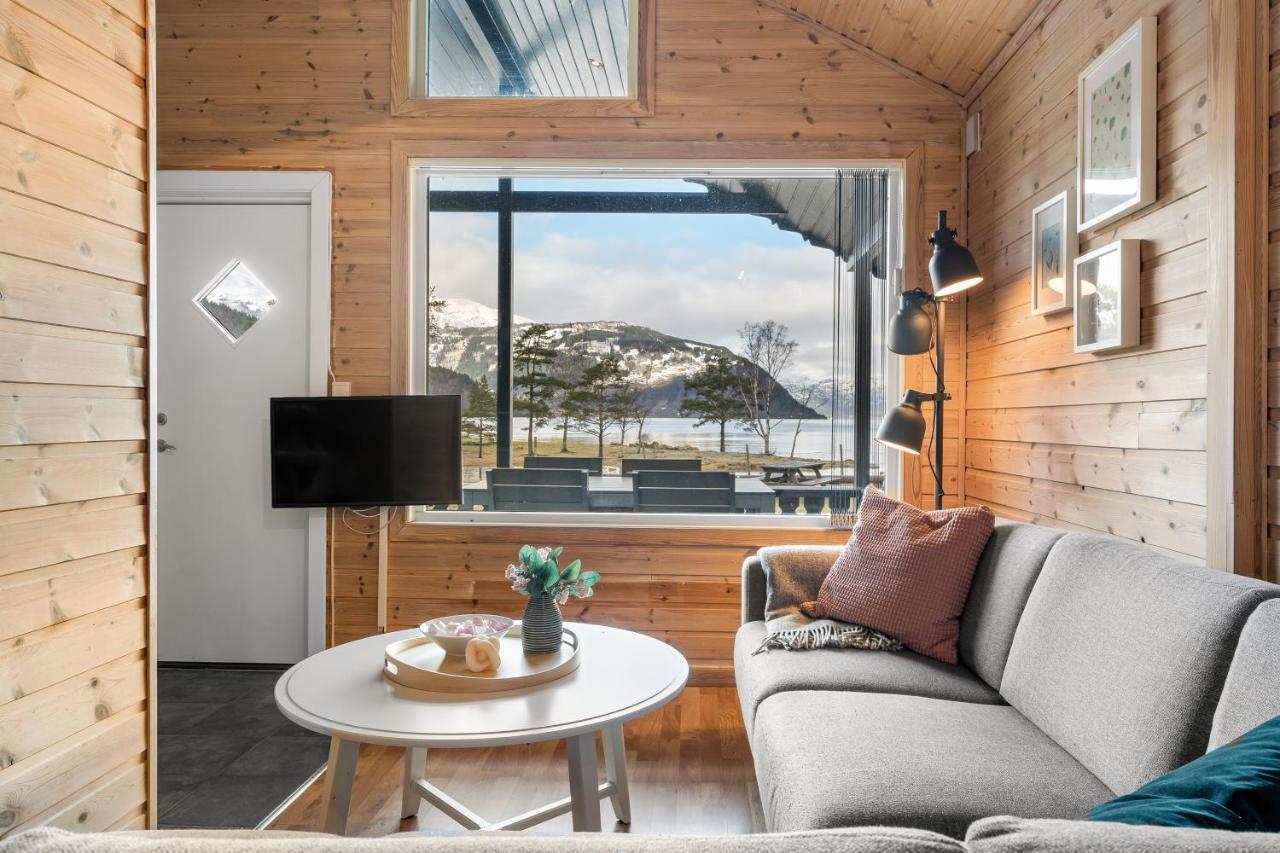 Mikkelparken Ferietun Hotel Kinsarvik Luaran gambar