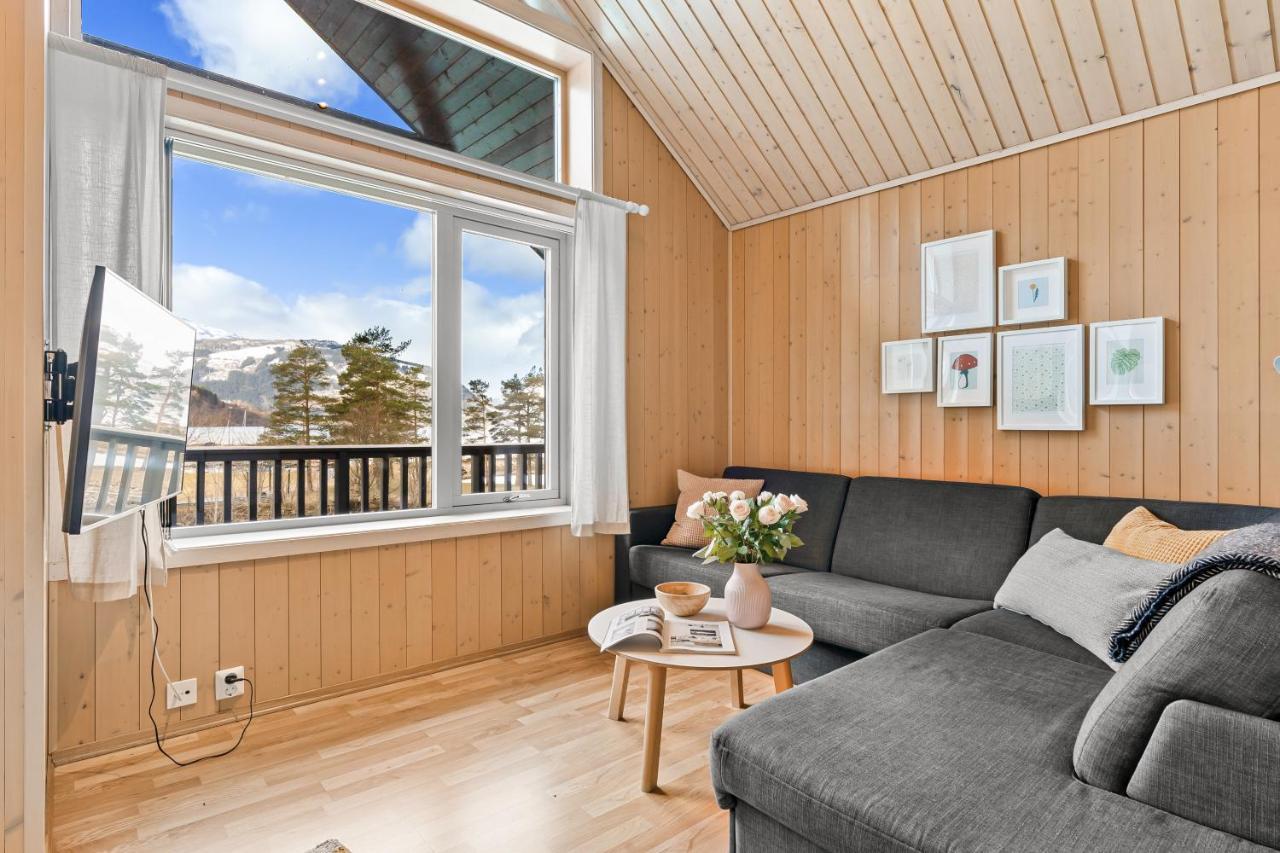 Mikkelparken Ferietun Hotel Kinsarvik Luaran gambar