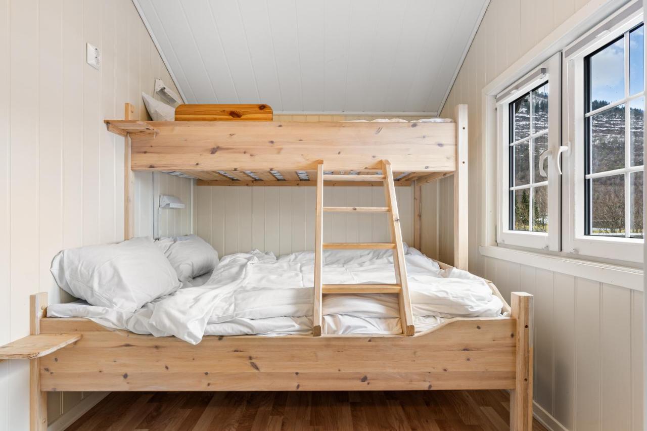 Mikkelparken Ferietun Hotel Kinsarvik Luaran gambar