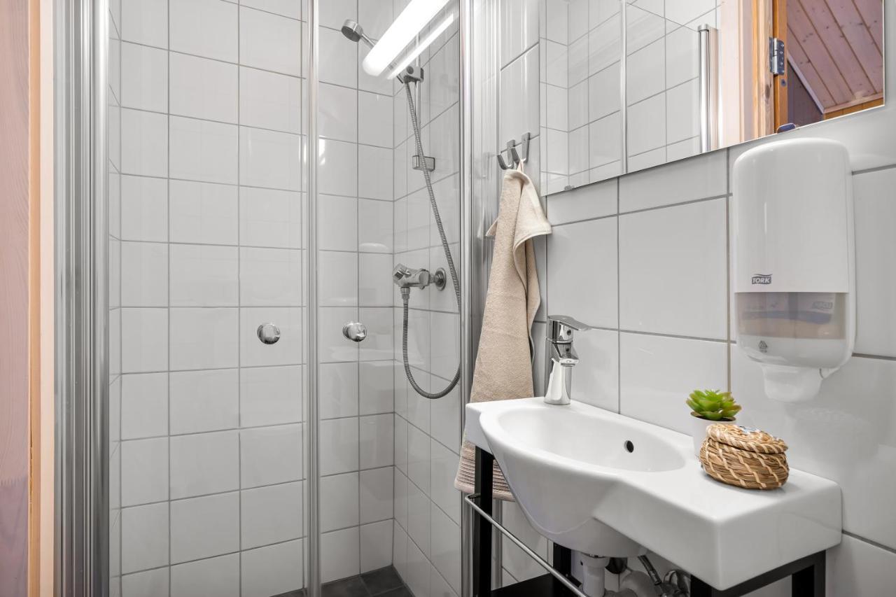 Mikkelparken Ferietun Hotel Kinsarvik Luaran gambar