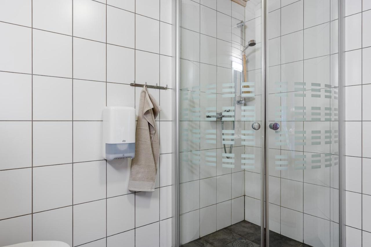 Mikkelparken Ferietun Hotel Kinsarvik Luaran gambar