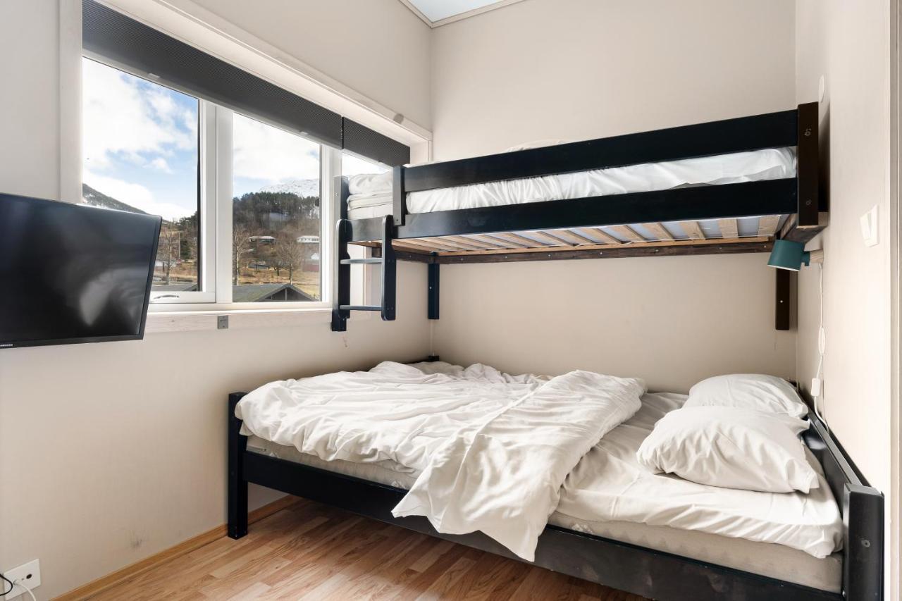 Mikkelparken Ferietun Hotel Kinsarvik Luaran gambar