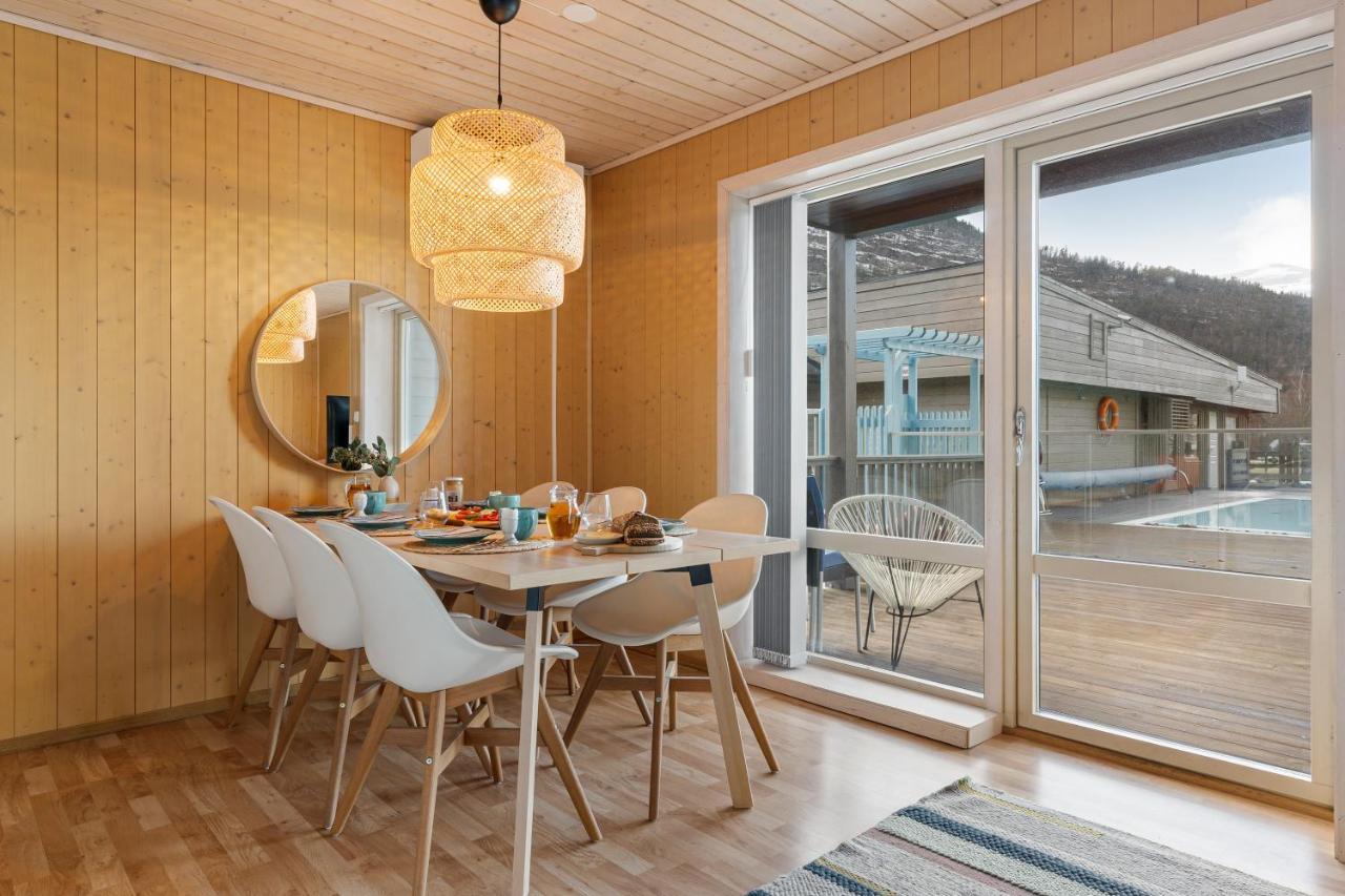 Mikkelparken Ferietun Hotel Kinsarvik Luaran gambar