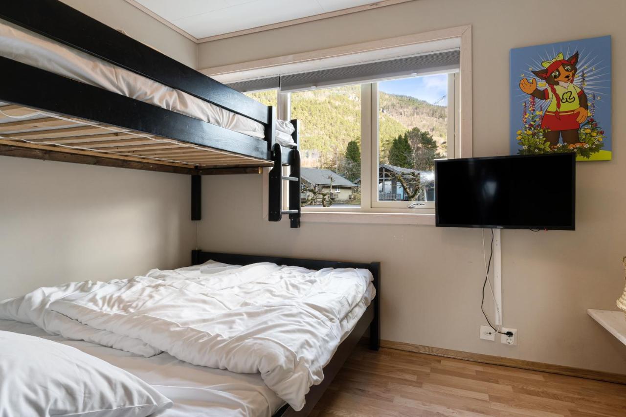 Mikkelparken Ferietun Hotel Kinsarvik Luaran gambar