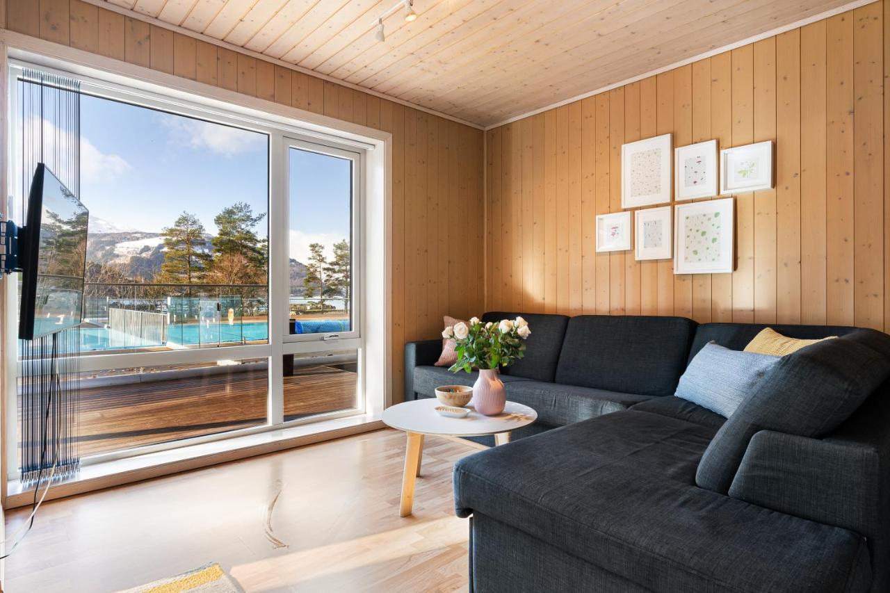 Mikkelparken Ferietun Hotel Kinsarvik Luaran gambar