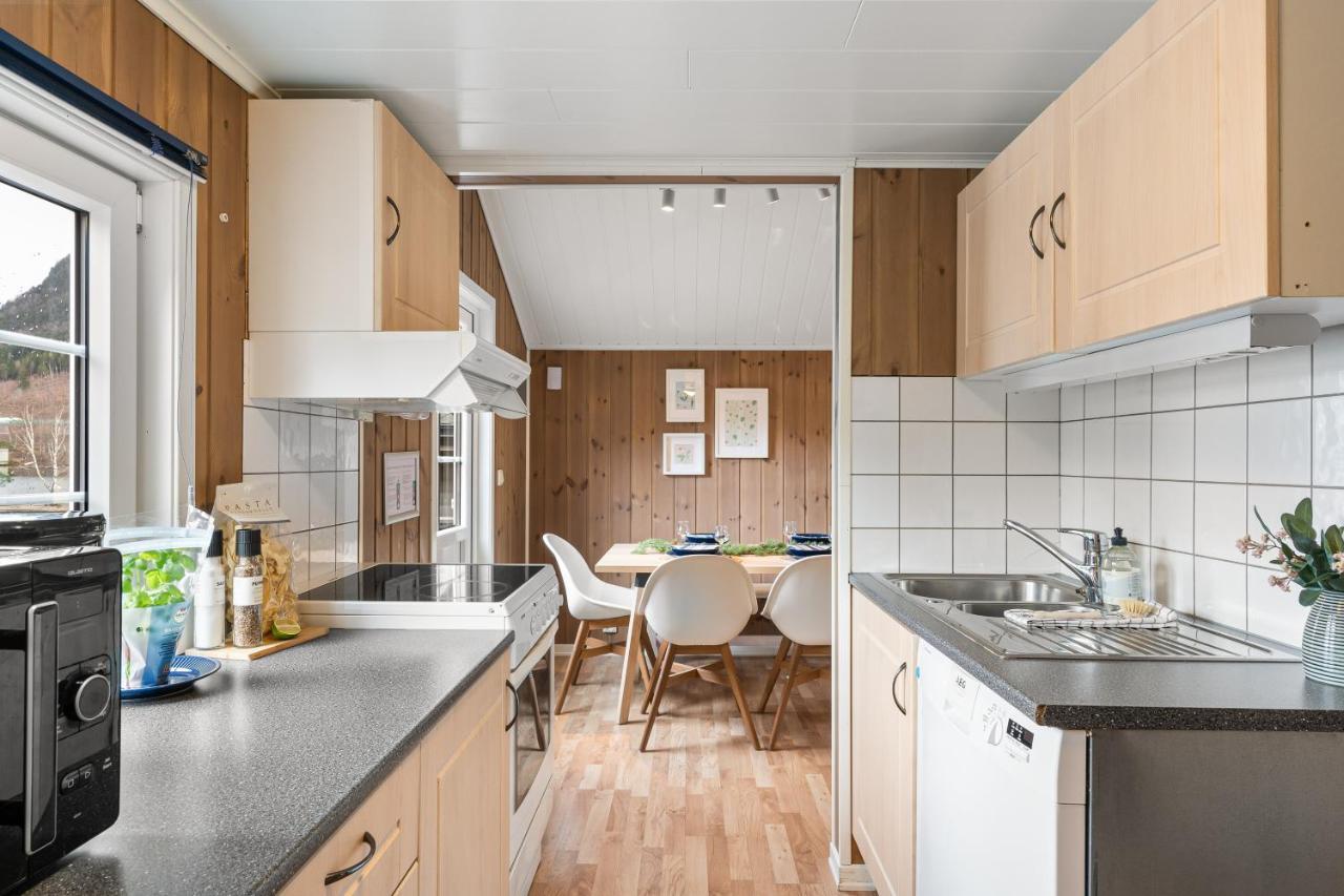 Mikkelparken Ferietun Hotel Kinsarvik Luaran gambar