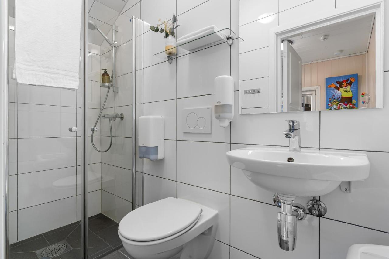 Mikkelparken Ferietun Hotel Kinsarvik Luaran gambar