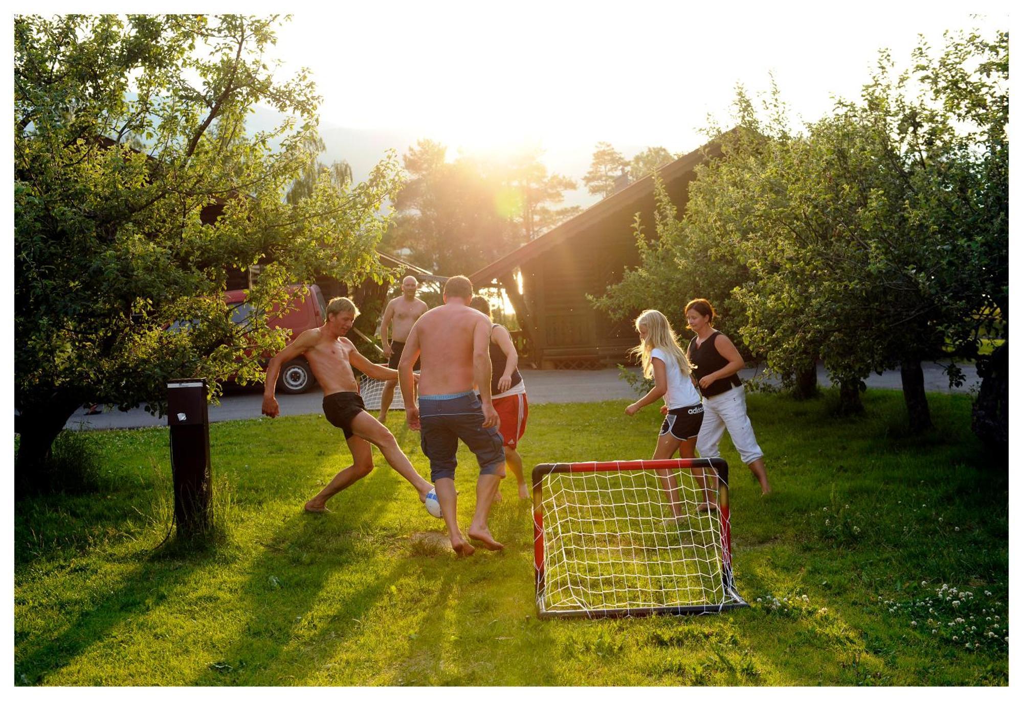 Mikkelparken Ferietun Hotel Kinsarvik Luaran gambar