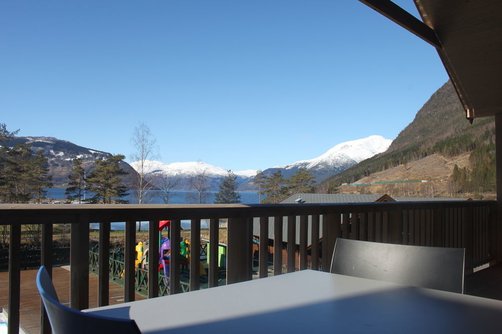 Mikkelparken Ferietun Hotel Kinsarvik Luaran gambar